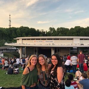 Meet your Posher, Caroline